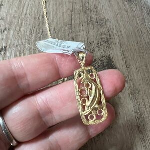 Ornate Gold Filigree Necklace with Intricate Pendant